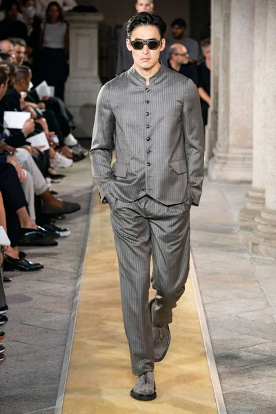 Look 15